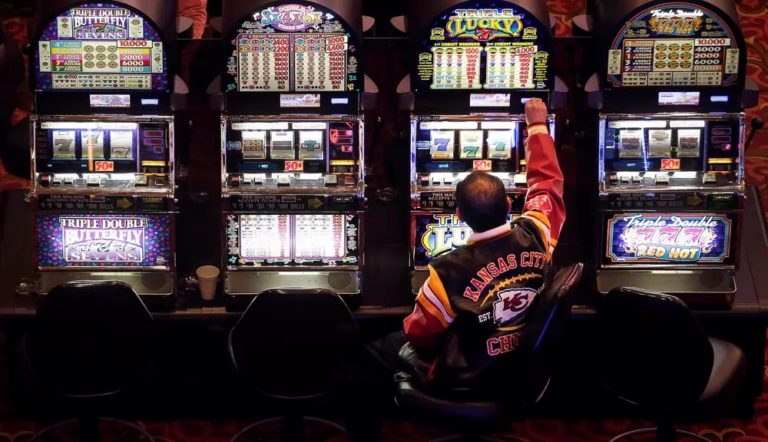 Playing Slot Machines Online Has A Number Of Advantages