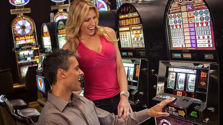 Play in Online Casinos & Get a Chance to Win Bonuses and Rewards